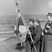 kolobrzeg 1945 r. zaslubiny z morzem zolnierzy 4 dp